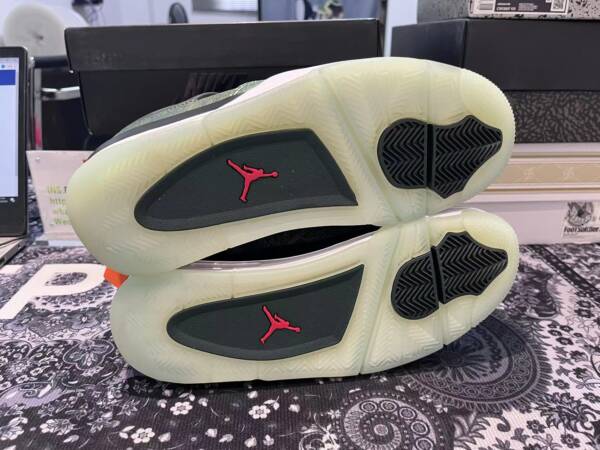 Air Jordan 4 Green Laser - Image 2