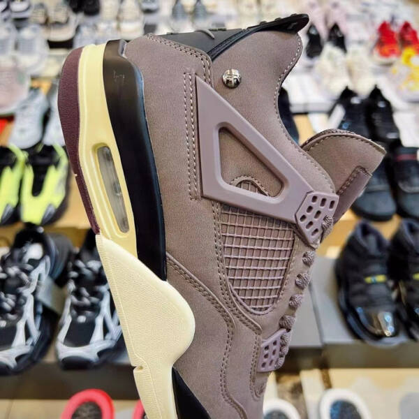 Nike Air Jordan 4 Retro - Image 3