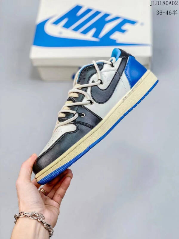 Travis Scott x Fragment Design x Air Jordan 1 Low "Black and white" - Image 4