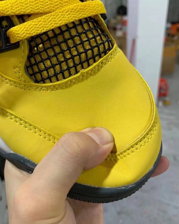 Air Jordan 4 Retro "Tour Yellow" - Image 2
