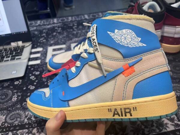 Off-White x Air Jordan 1 Retro High Blue - Image 5