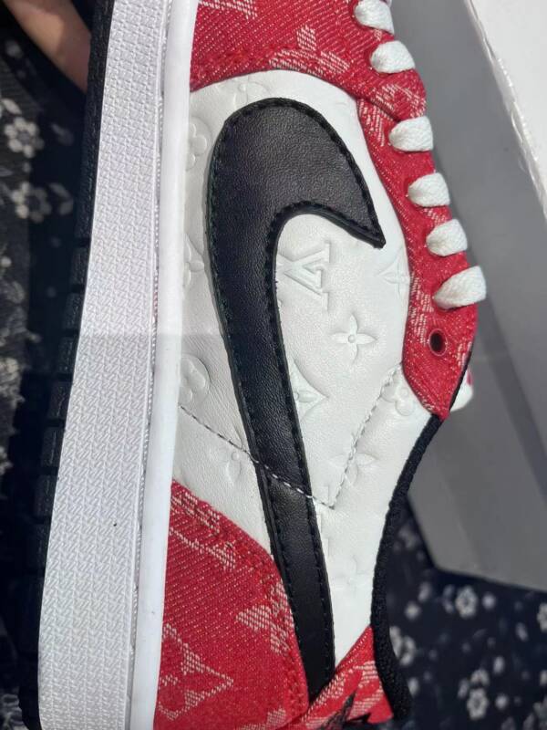 Louis Vuitton x Nike SB Dunk - Image 3