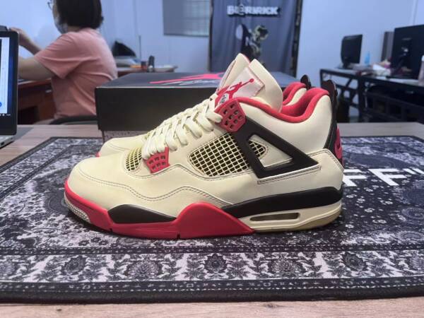 Nike Air Jordan 4 fire red - Image 3