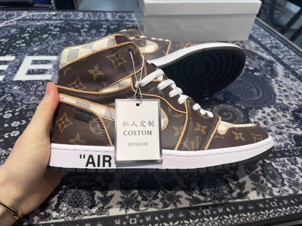 Louis Vuitton x Nike Air Jordan 1 High - Image 3