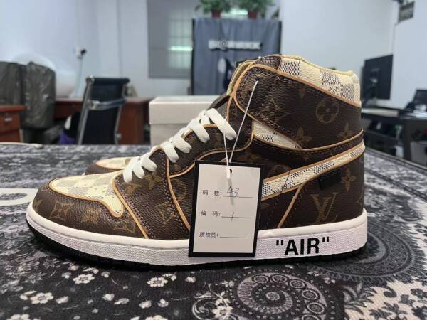 Louis Vuitton x Nike Air Jordan 1 High - Image 6