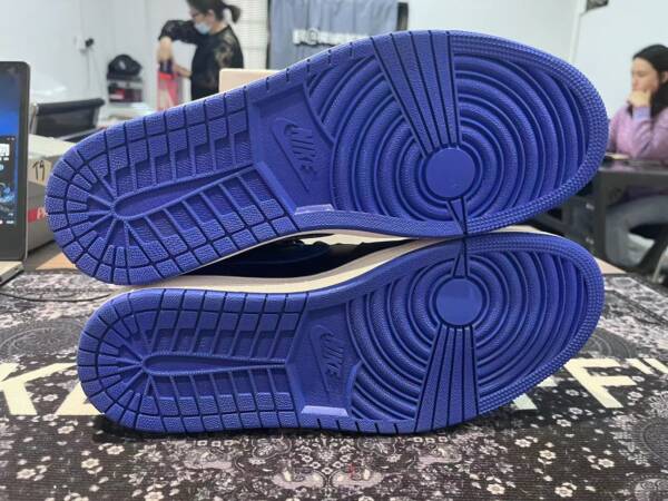 Nike Air Jordan 1 Retro Satin Royal - Image 4