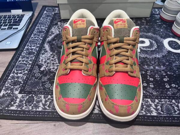 Nike Dunk SB Low Freddy Krueger - Image 2
