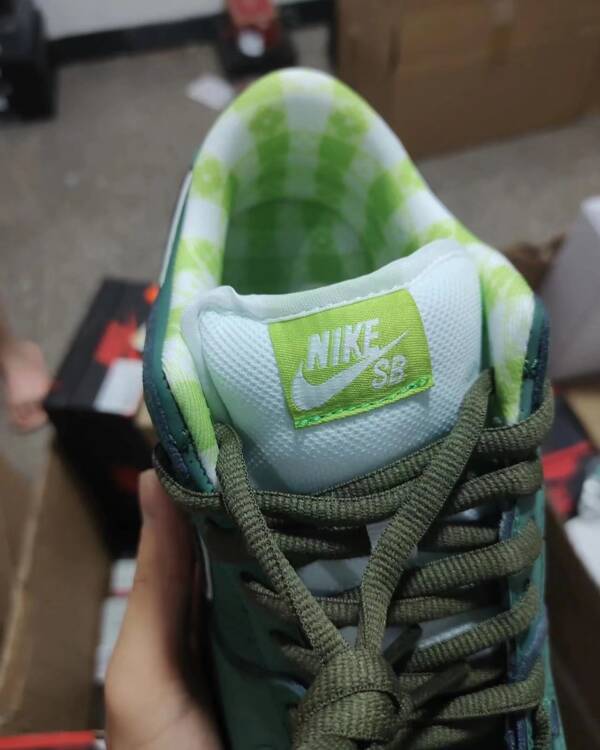 Concepts x Nike SB Dunk Low Green Lobster - Image 9