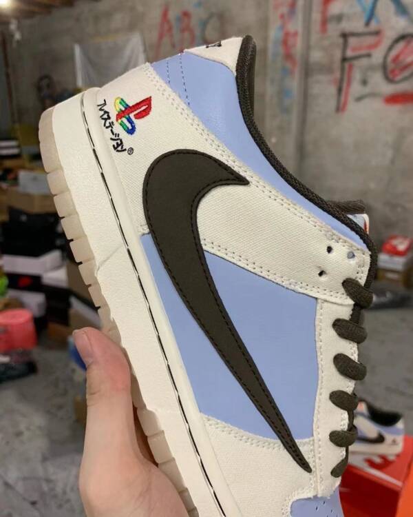 Travis Scott x PlayStation x Nike Dunk Low - Image 2