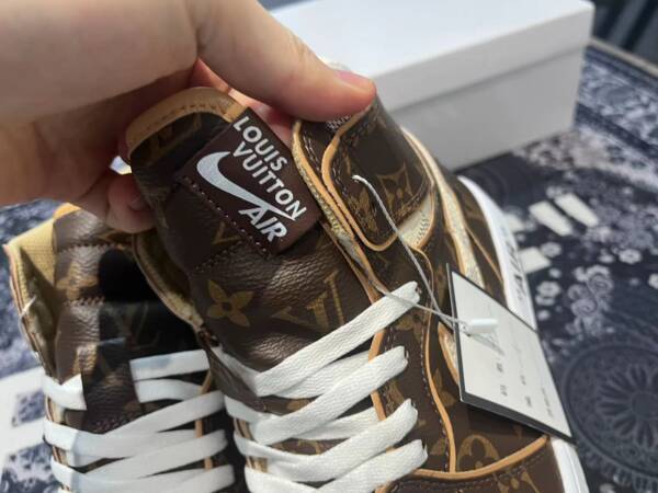 Louis Vuitton x Nike Air Jordan 1 High - Image 4