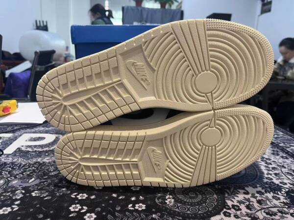 Nike Air Jordan 1 Retro High - Travis Scott - Image 9