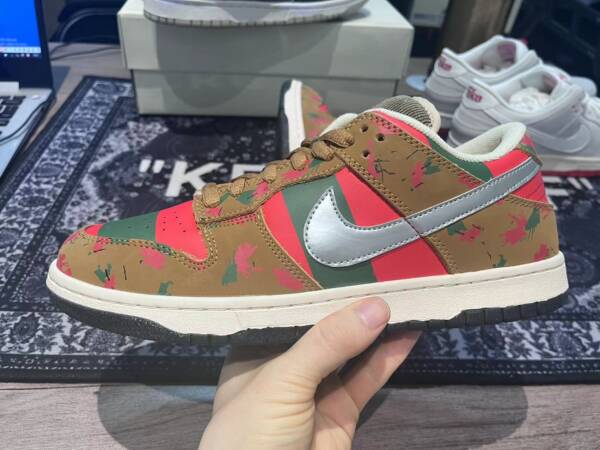 Nike Dunk SB Low Freddy Krueger - Image 4