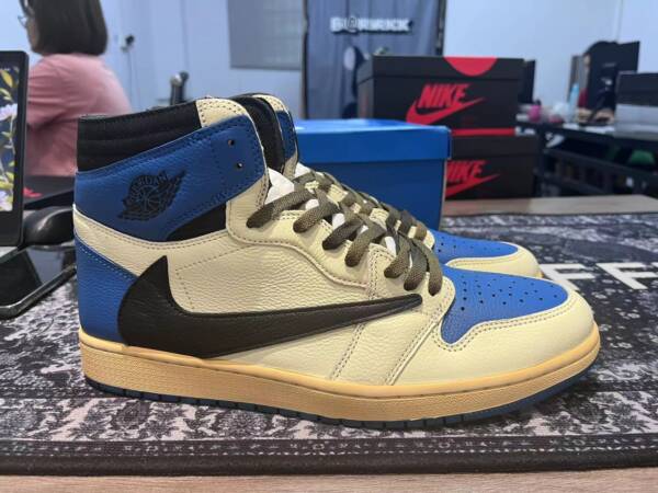 Travis Scott x Fragment x Air Jordan 1 High "Military Blue" - Image 3