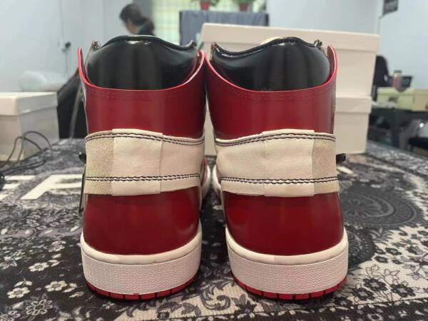 Off-White x Nike Air Jordan 1 - Image 3