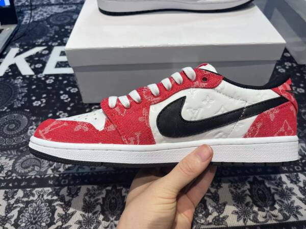 Louis Vuitton x Nike SB Dunk - Image 4