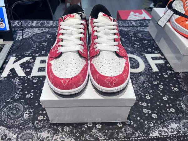 Louis Vuitton x Nike SB Dunk - Image 6
