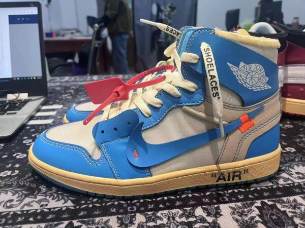 Off-White x Air Jordan 1 Retro High Blue - Image 3
