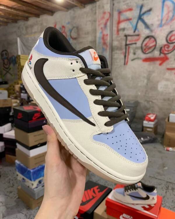 Travis Scott x PlayStation x Nike Dunk Low - Image 5