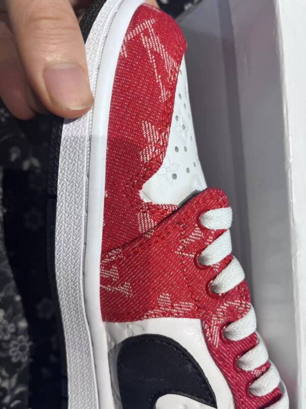 Louis Vuitton x Nike SB Dunk - Image 2