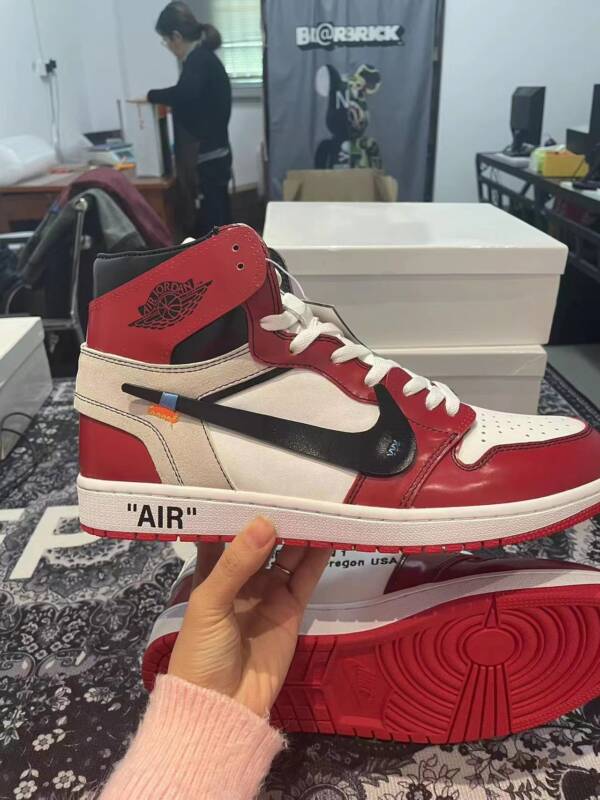 Off-White x Nike Air Jordan 1 - Image 5