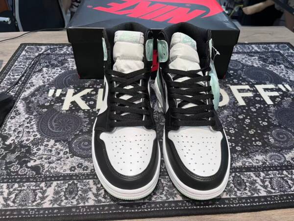 Nike Air Jordan 1 Retro High Lgloo - Image 3