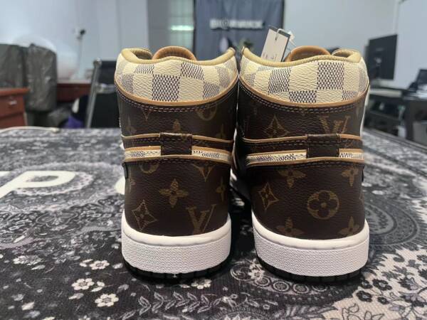 Louis Vuitton x Nike Air Jordan 1 High - Image 2