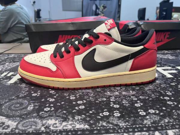 Nike Air Jordan 1 Retro Low "Chicago" - Image 4