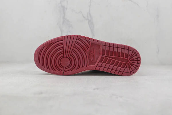 Jordan 1 Retro High Chicago Lost and Found - Image 5