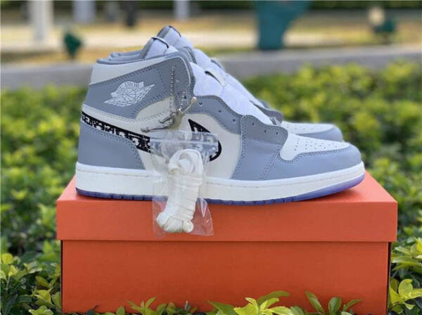 Nike Jordan 1 Retro High Dior - Image 2