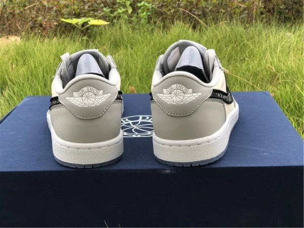 Nike Jordan 1 Retro Low Dior - Image 4