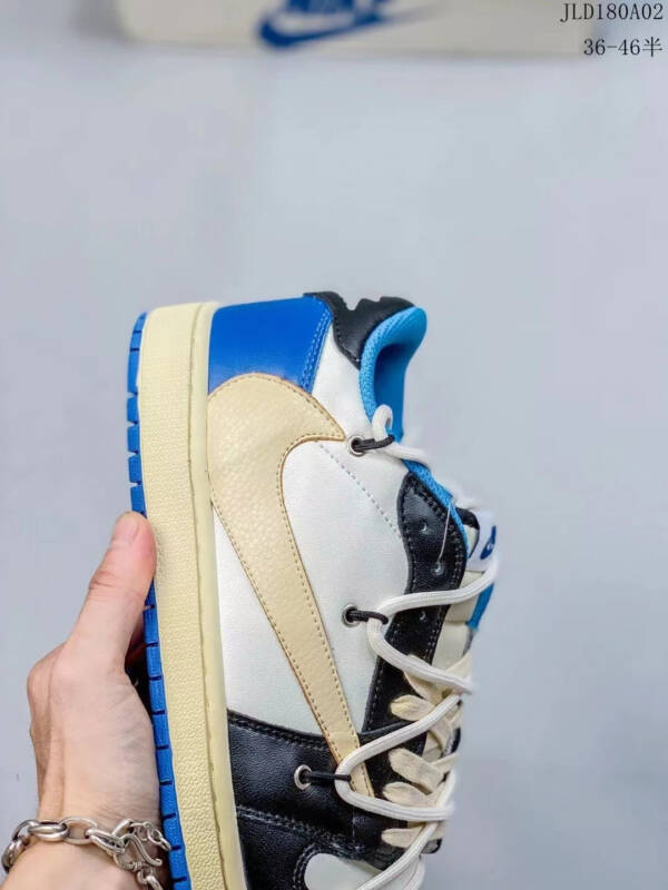 Travis Scott x Fragment Design x Air Jordan 1 Low "Black and white" - Image 3