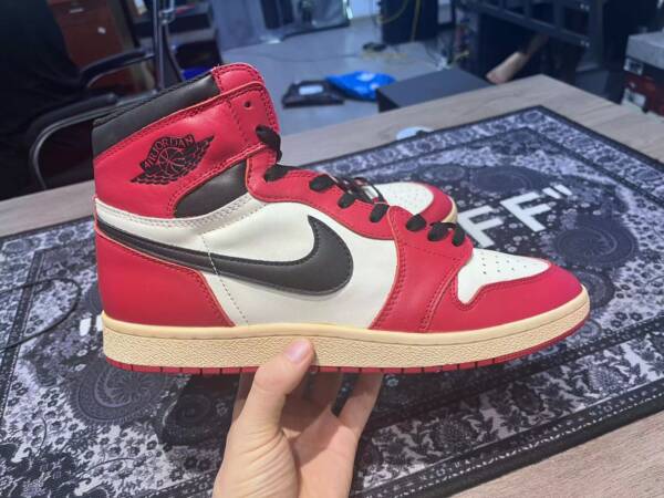 Nike Air Jordan 1 Retro Chicago - Image 8