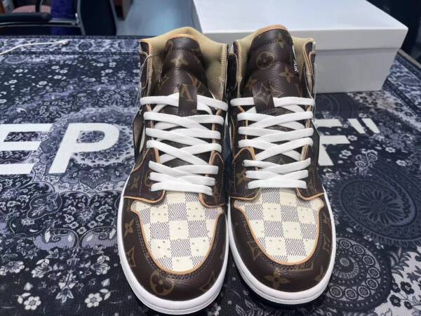 Louis Vuitton x Nike Air Jordan 1 High - Image 5
