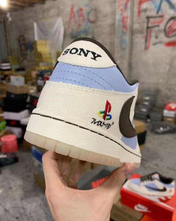 Travis Scott x PlayStation x Nike Dunk Low - Image 4