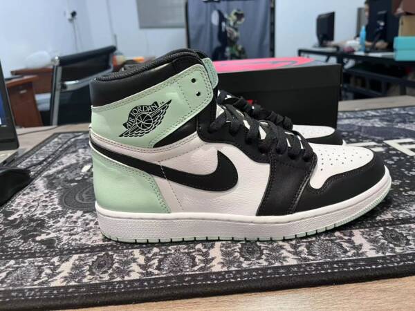 Nike Air Jordan 1 Retro High Lgloo - Image 6