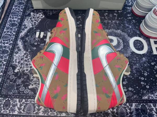 Nike Dunk SB Low Freddy Krueger - Image 6