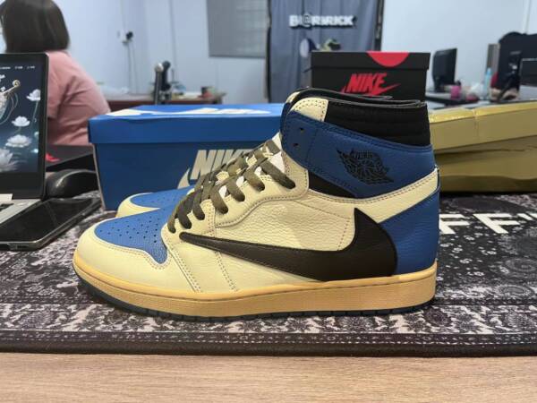 Travis Scott x Fragment x Air Jordan 1 High "Military Blue" - Image 9