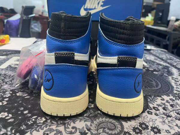 Nike Air Jordan 1 Retro High - Travis Scott - Image 2