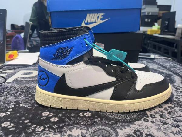 Nike Air Jordan 1 Retro High - Travis Scott - Image 3