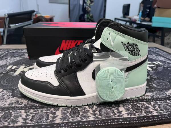 Nike Air Jordan 1 Retro High Lgloo - Image 8