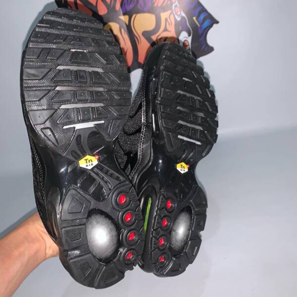 Air Max Plus TN 1 “Triple Black” - Imagem 3